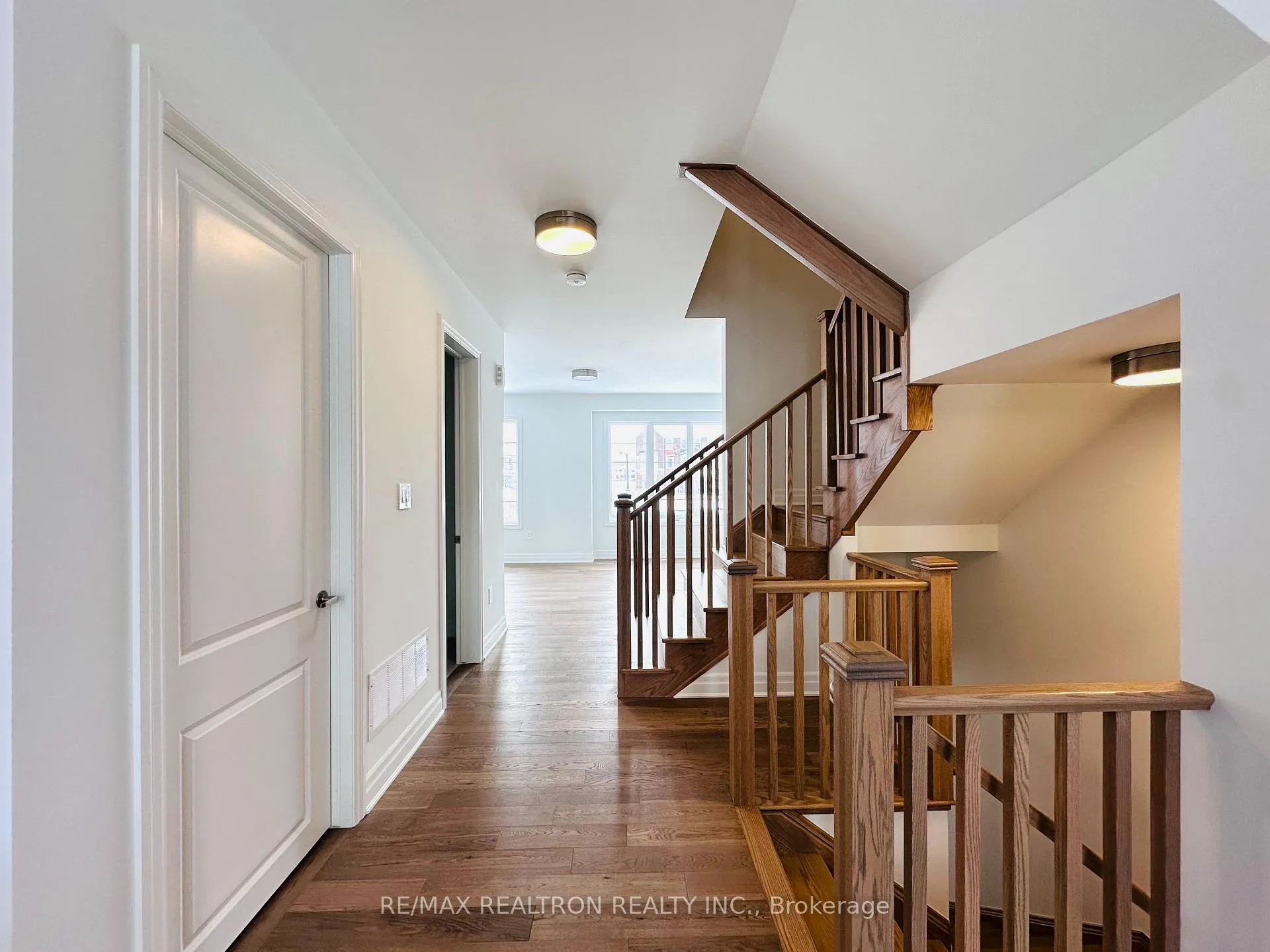 Photo 13 of Unit 4, 1291 Courtleigh Trail W, Oakville, Joshua Meadows — HOMEH