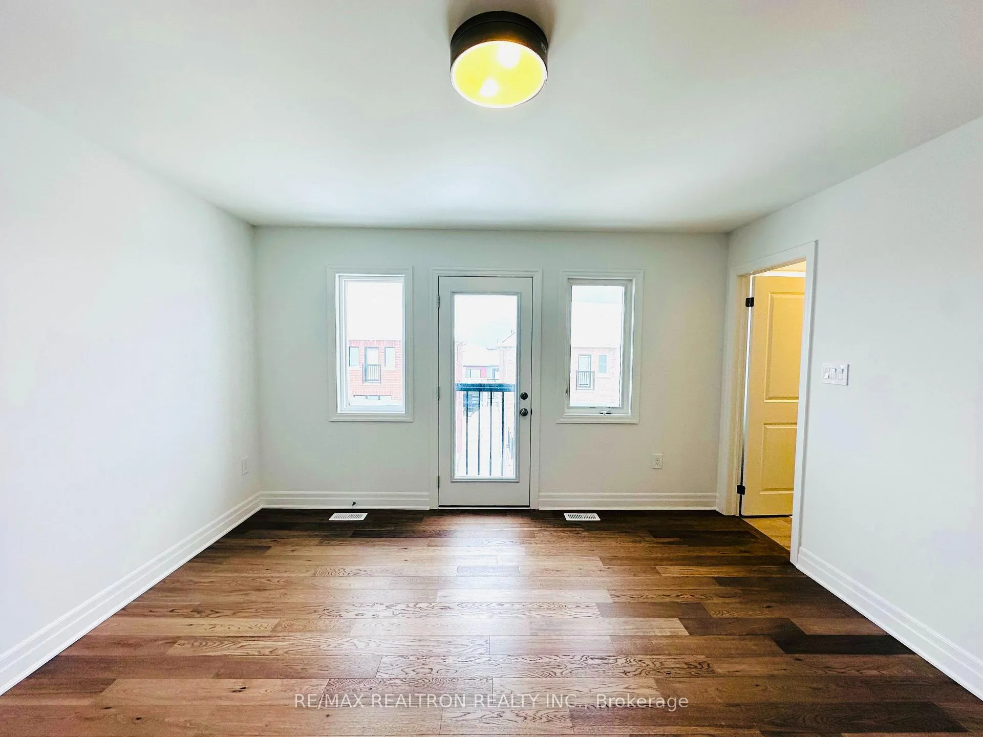 Photo 16 of Unit 4, 1291 Courtleigh Trail W, Oakville, Joshua Meadows — HOMEH