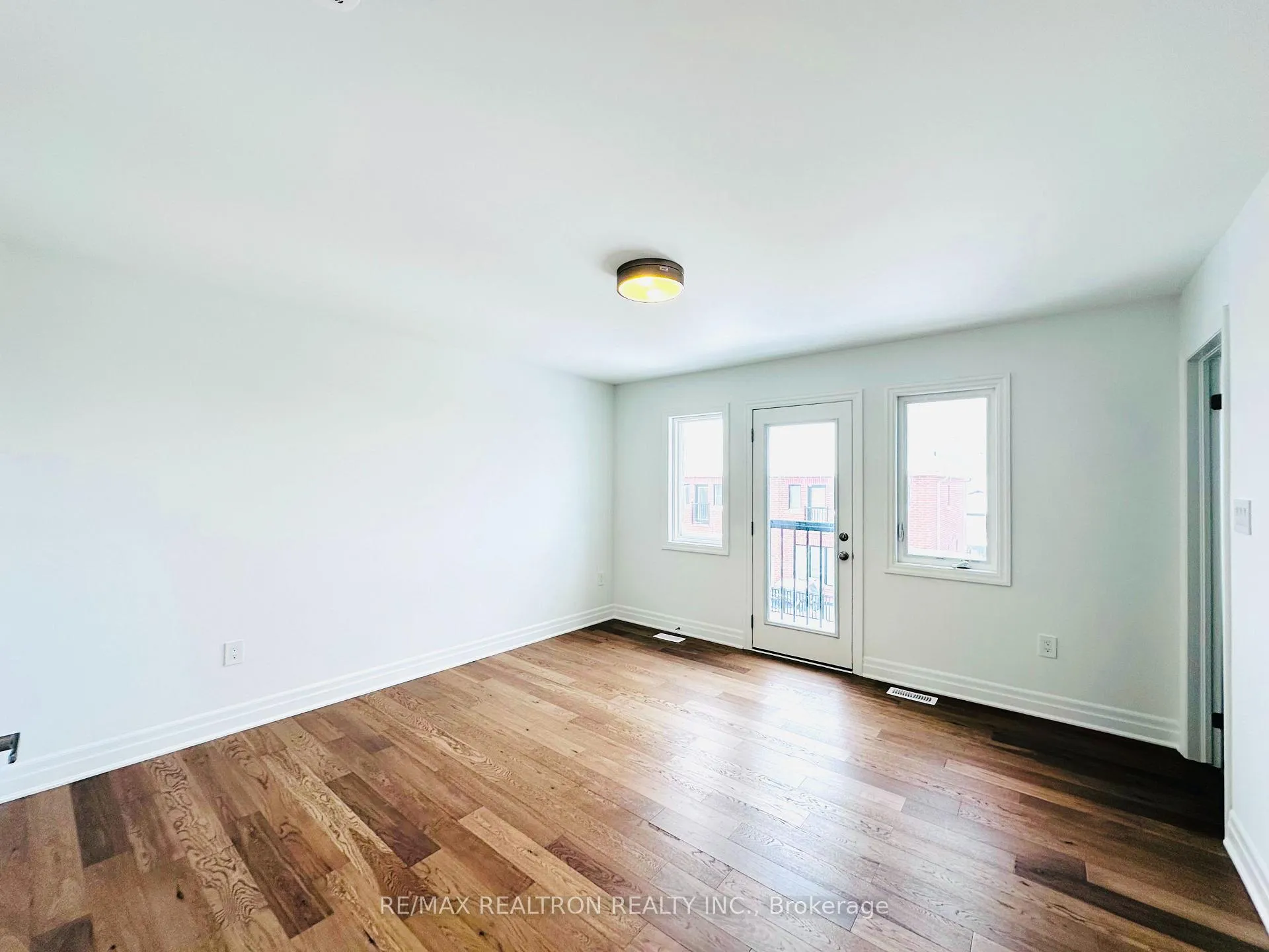 Photo 17 of Unit 4, 1291 Courtleigh Trail W, Oakville, Joshua Meadows — HOMEH