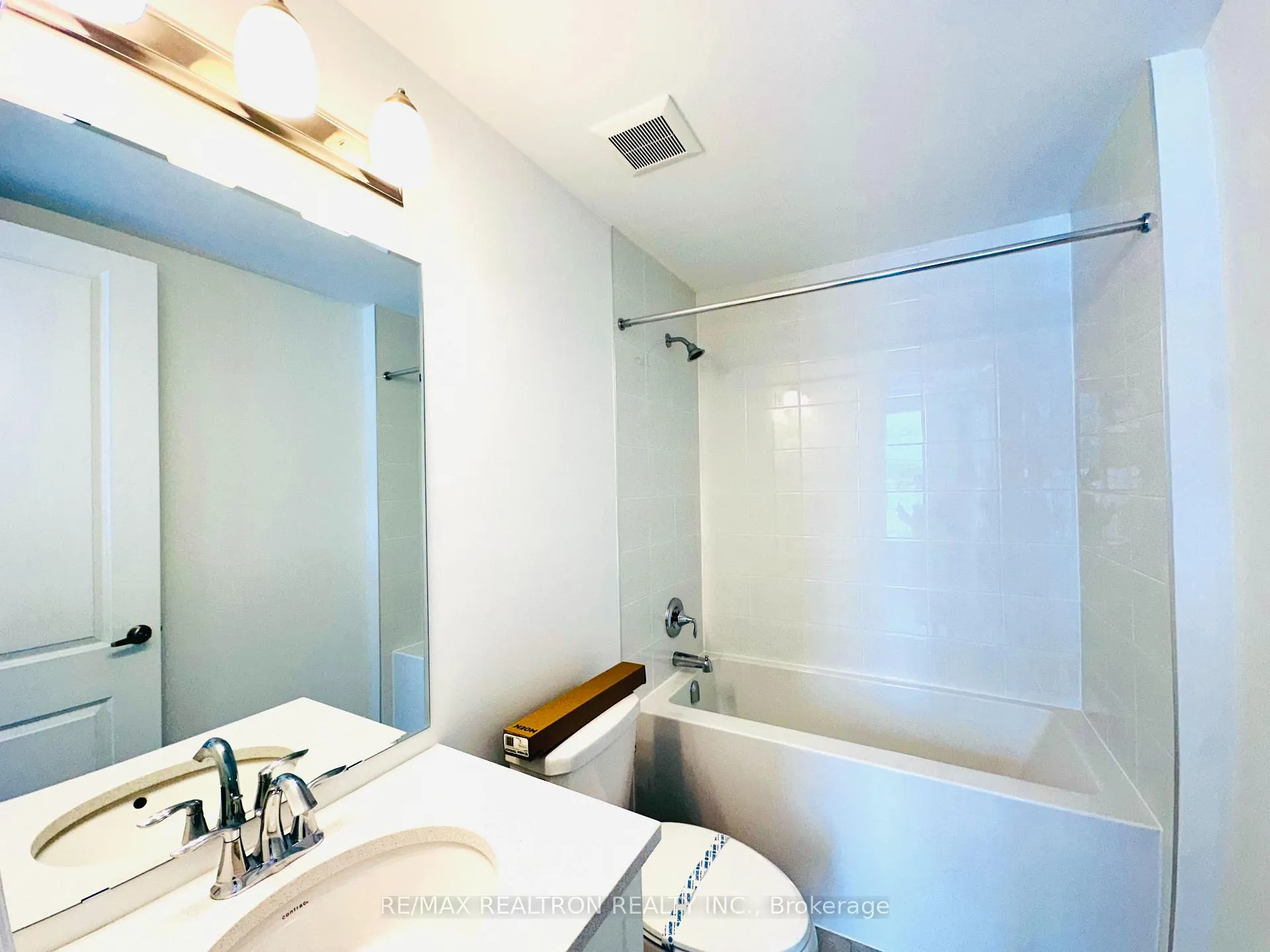 Photo 18 of Unit 4, 1291 Courtleigh Trail W, Oakville, Joshua Meadows — HOMEH