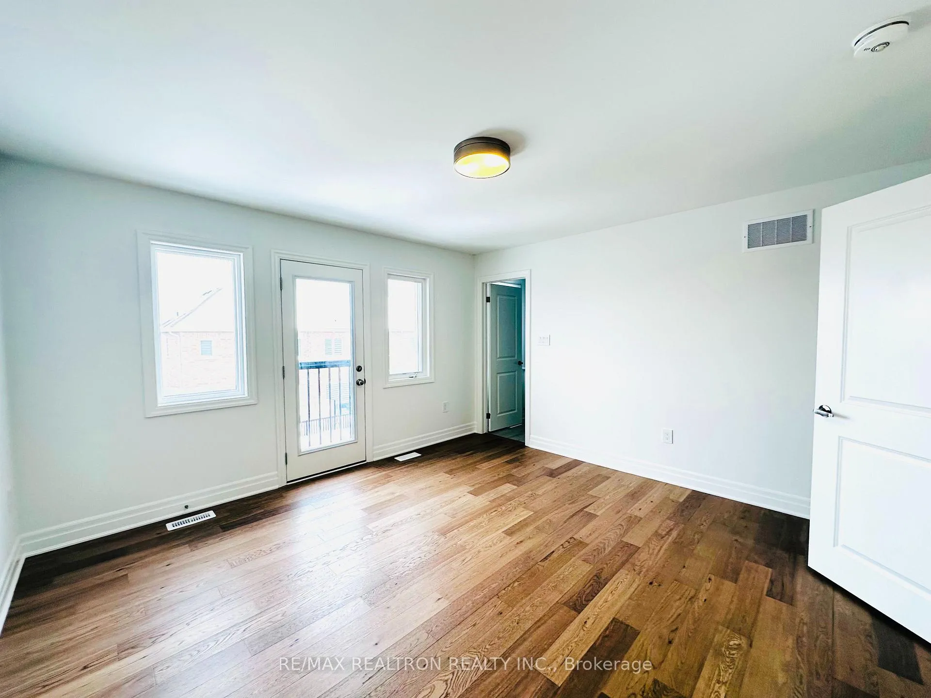 Photo 22 of Unit 4, 1291 Courtleigh Trail W, Oakville, Joshua Meadows — HOMEH