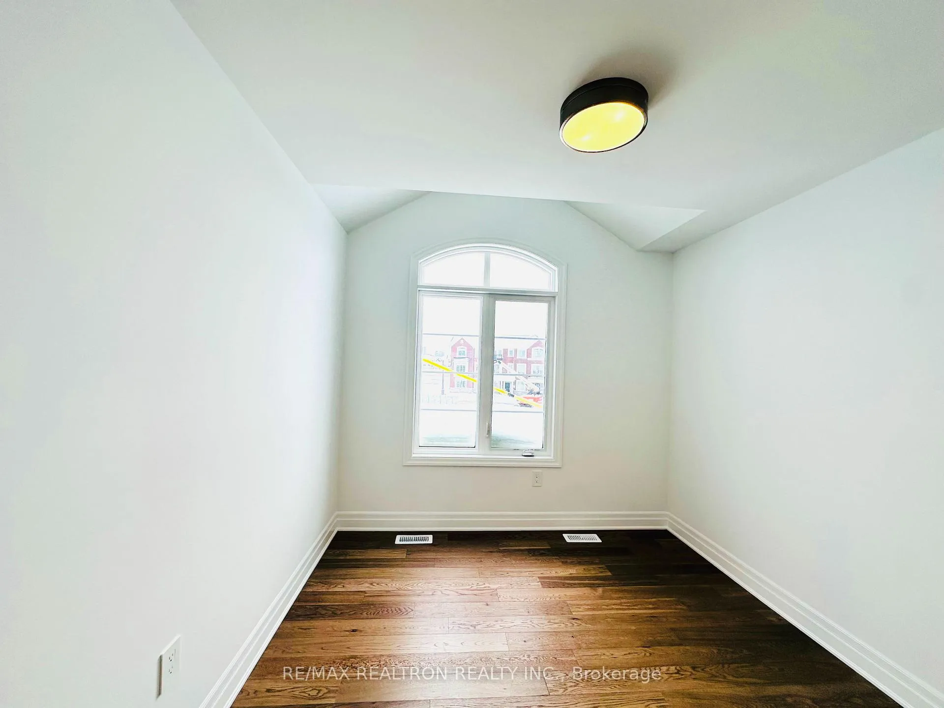 Photo 26 of Unit 4, 1291 Courtleigh Trail W, Oakville, Joshua Meadows — HOMEH