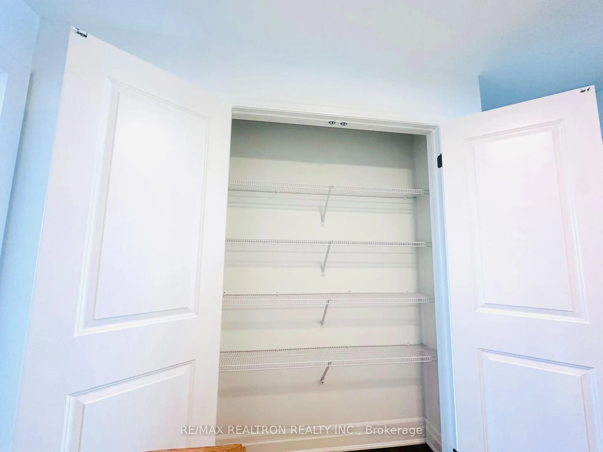 Photo 31 of Unit 4, 1291 Courtleigh Trail W, Oakville, Joshua Meadows — HOMEH