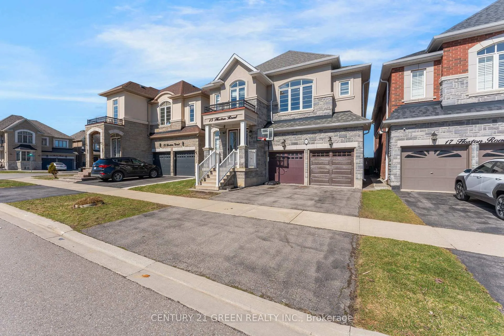 Photo 2 of 15 Hoxton Road, Brampton, Northwest Brampton — HOMEH