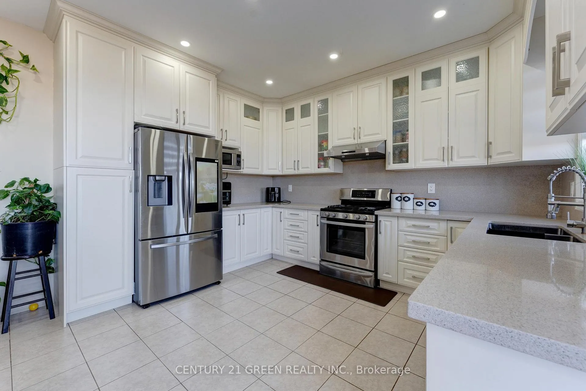 Photo 17 of 15 Hoxton Road, Brampton, Northwest Brampton — HOMEH