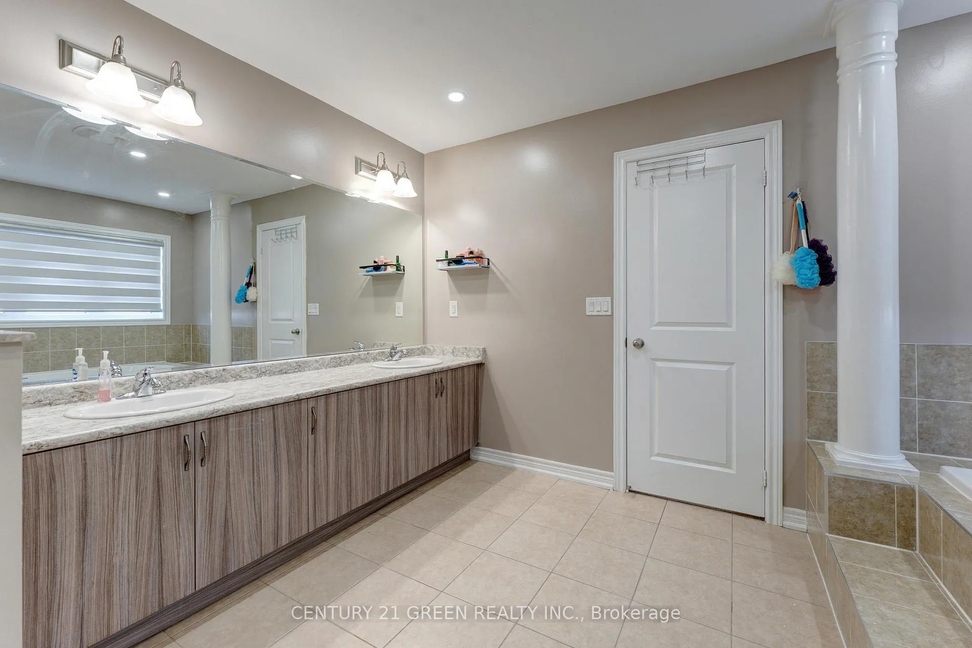 Photo 25 of 15 Hoxton Road, Brampton, Northwest Brampton — HOMEH