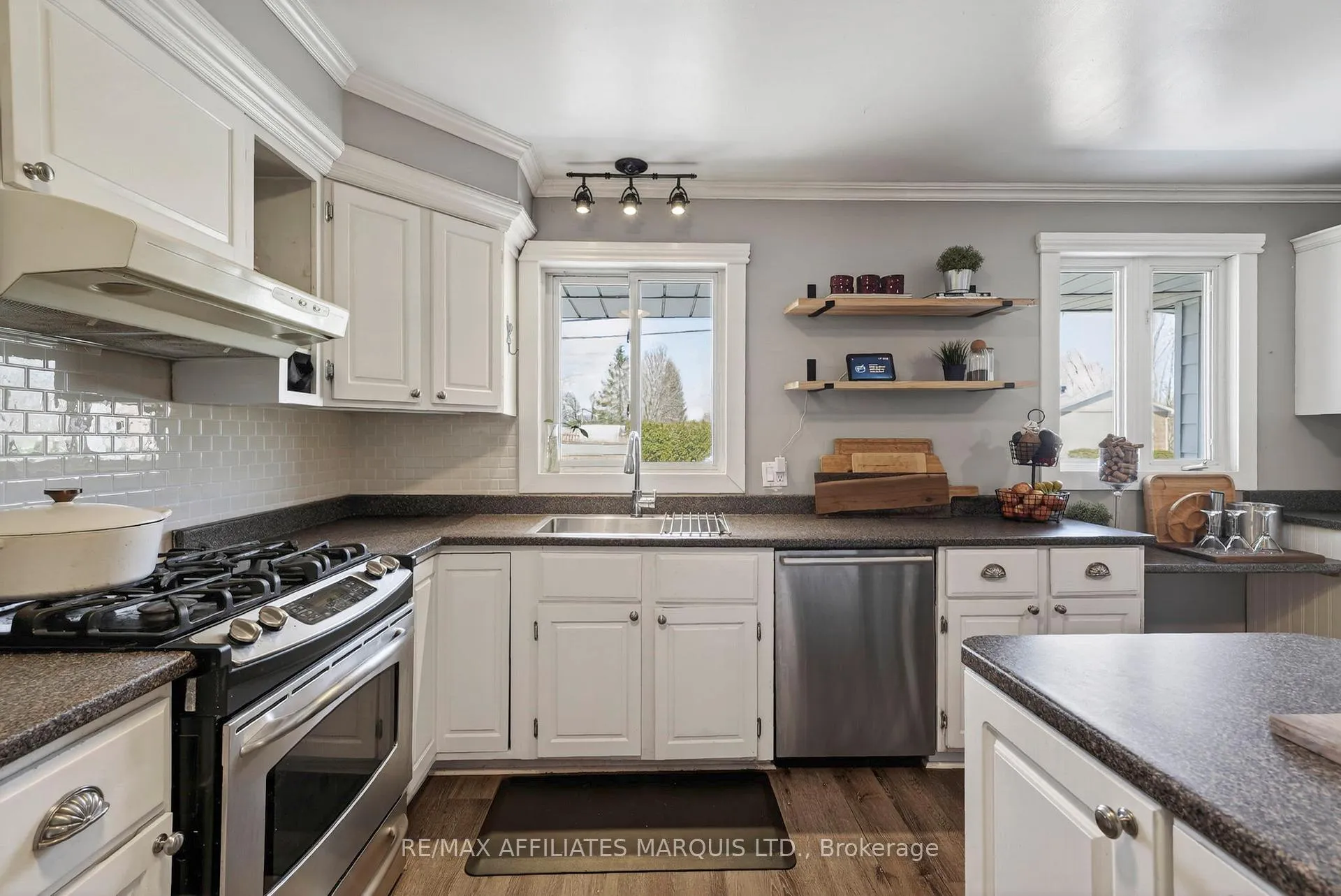 Photo 8 of 615 Twelfth Street E, Cornwall — HOMEH