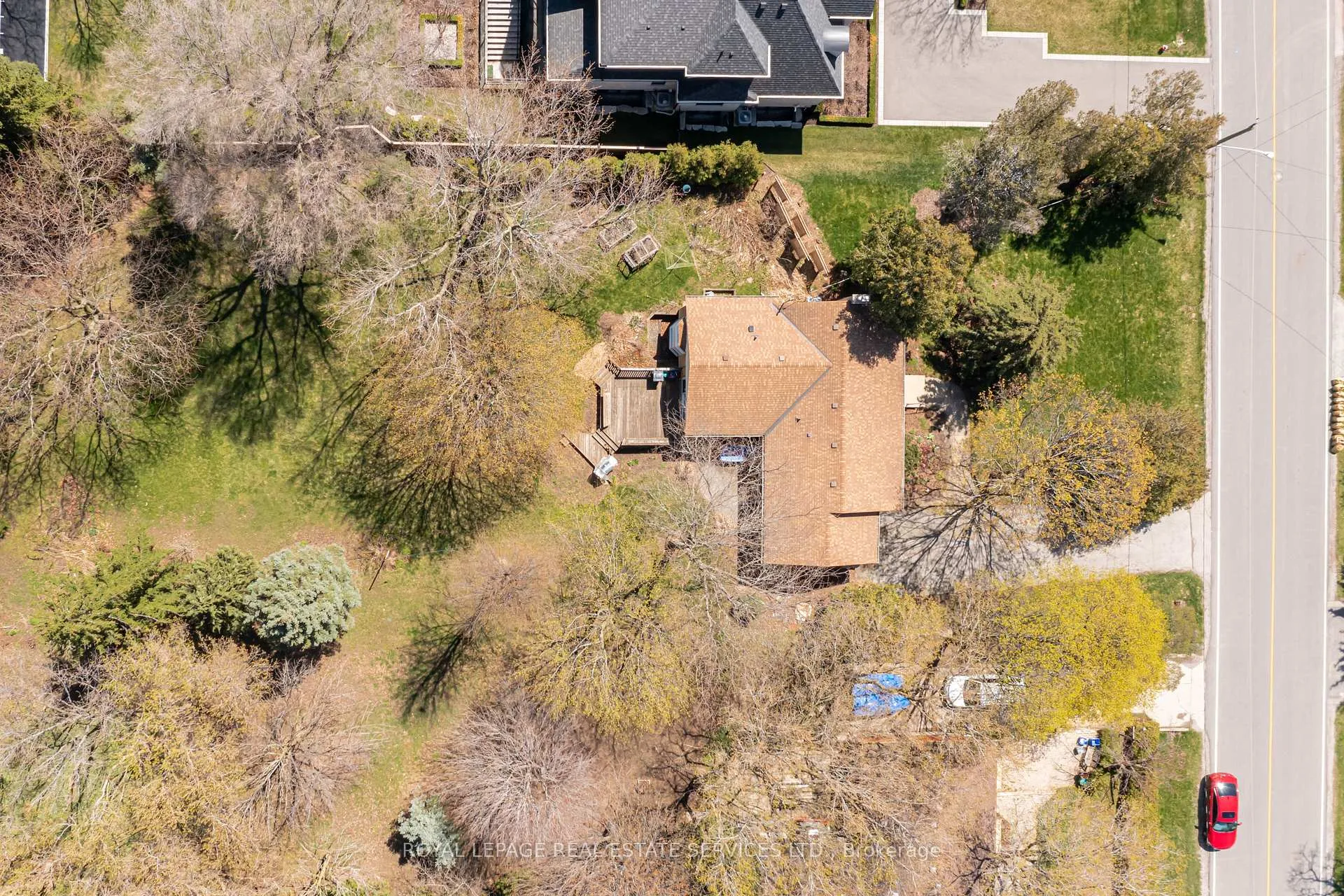 Photo 2 of 561 Maplehurst Avenue, Oakville, West — HOMEH