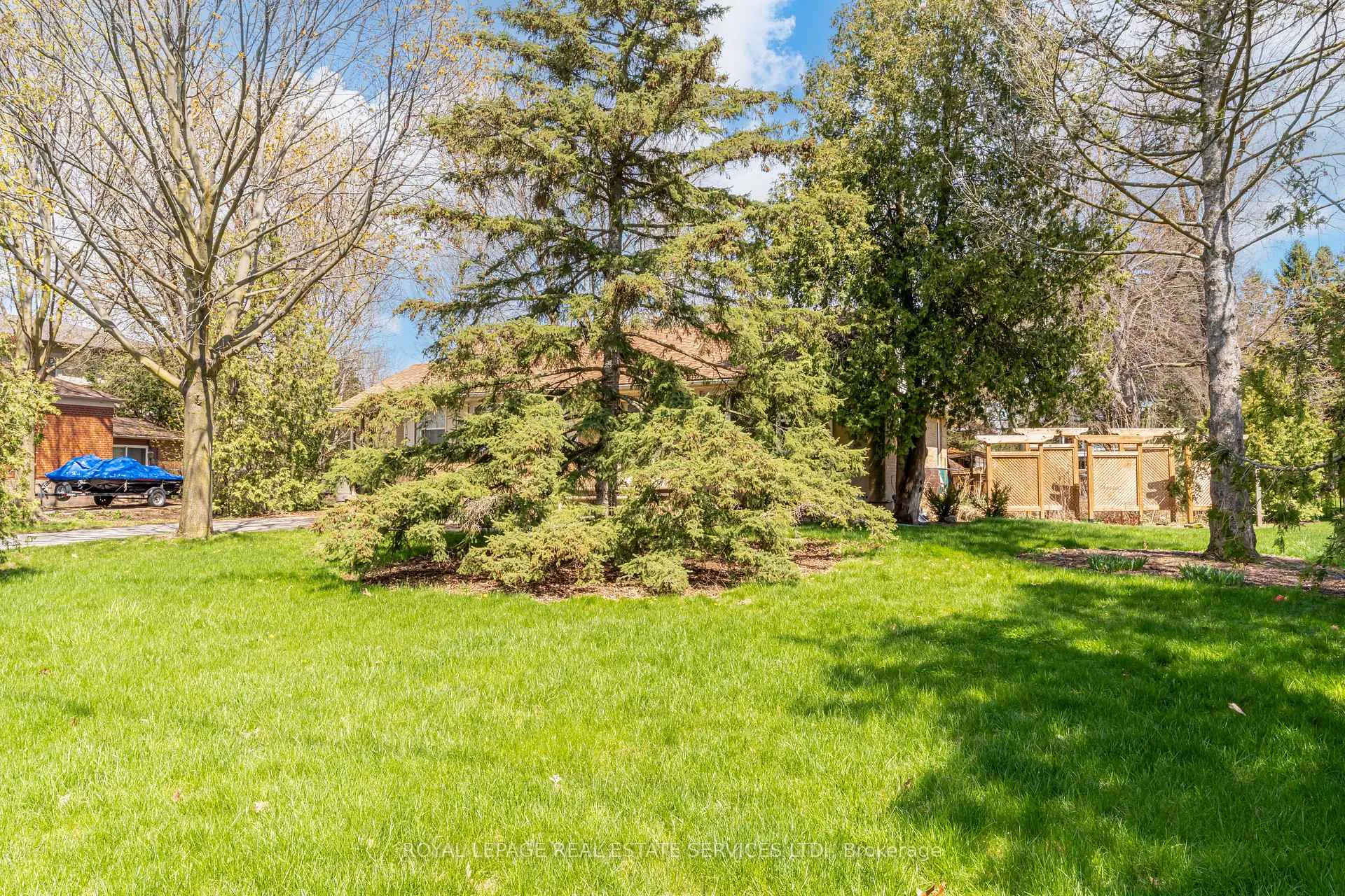 Photo 8 of 561 Maplehurst Avenue, Oakville, West — HOMEH