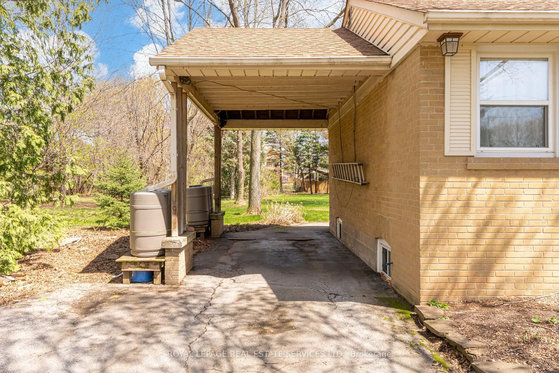 Photo 11 of 561 Maplehurst Avenue, Oakville, West — HOMEH