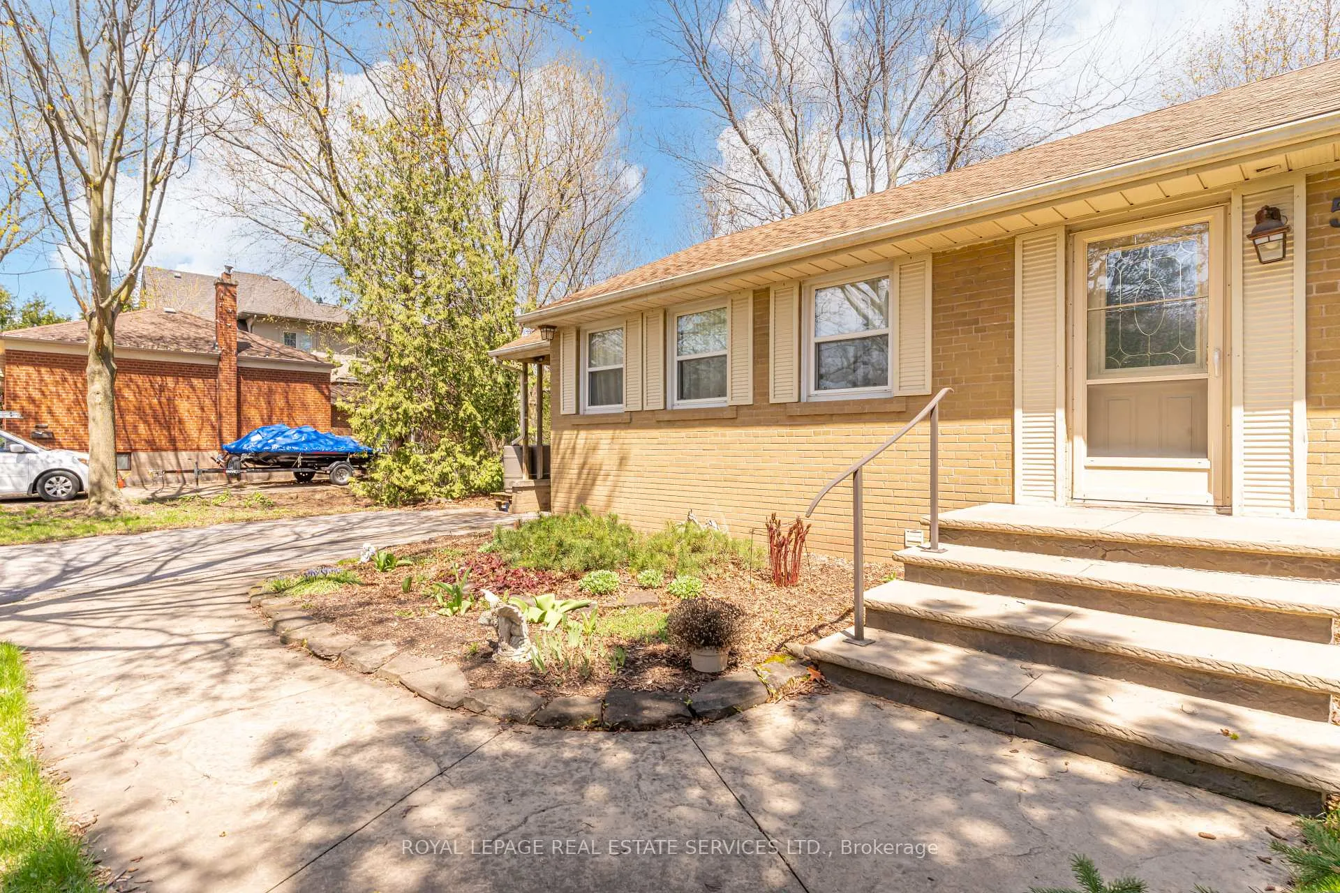 Photo 12 of 561 Maplehurst Avenue, Oakville, West — HOMEH