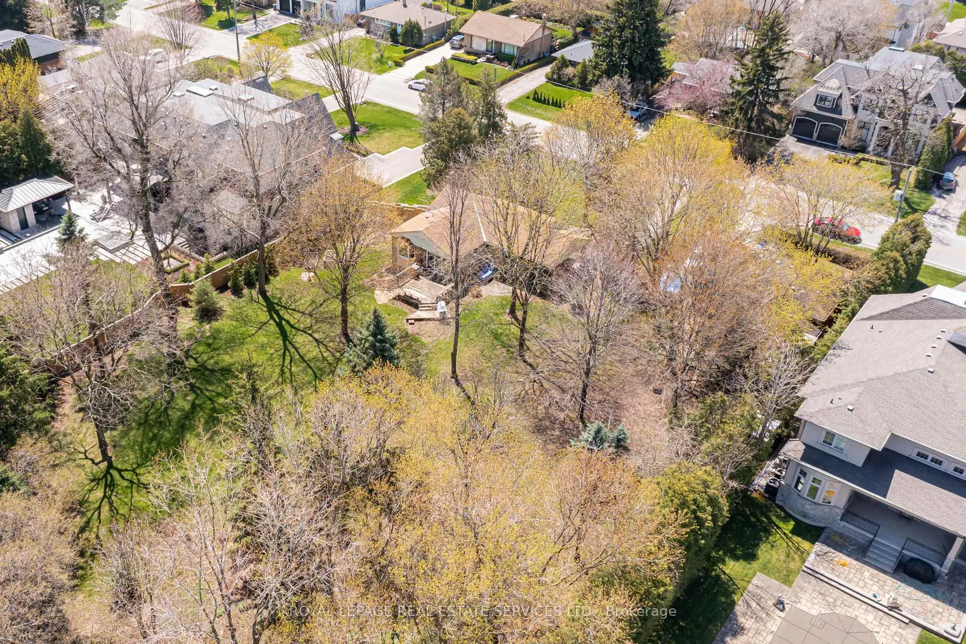 Photo 36 of 561 Maplehurst Avenue, Oakville, West — HOMEH