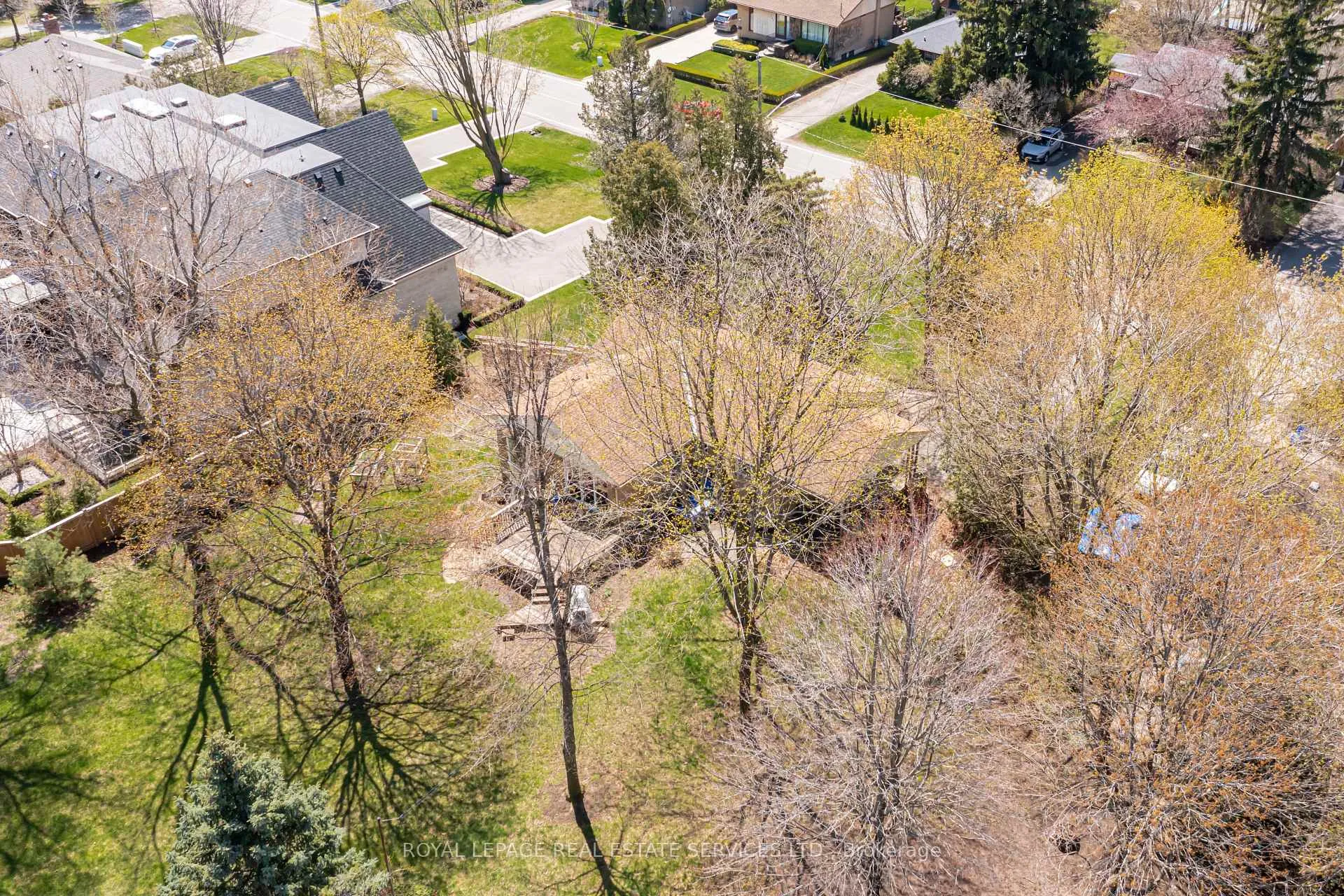 Photo 37 of 561 Maplehurst Avenue, Oakville, West — HOMEH