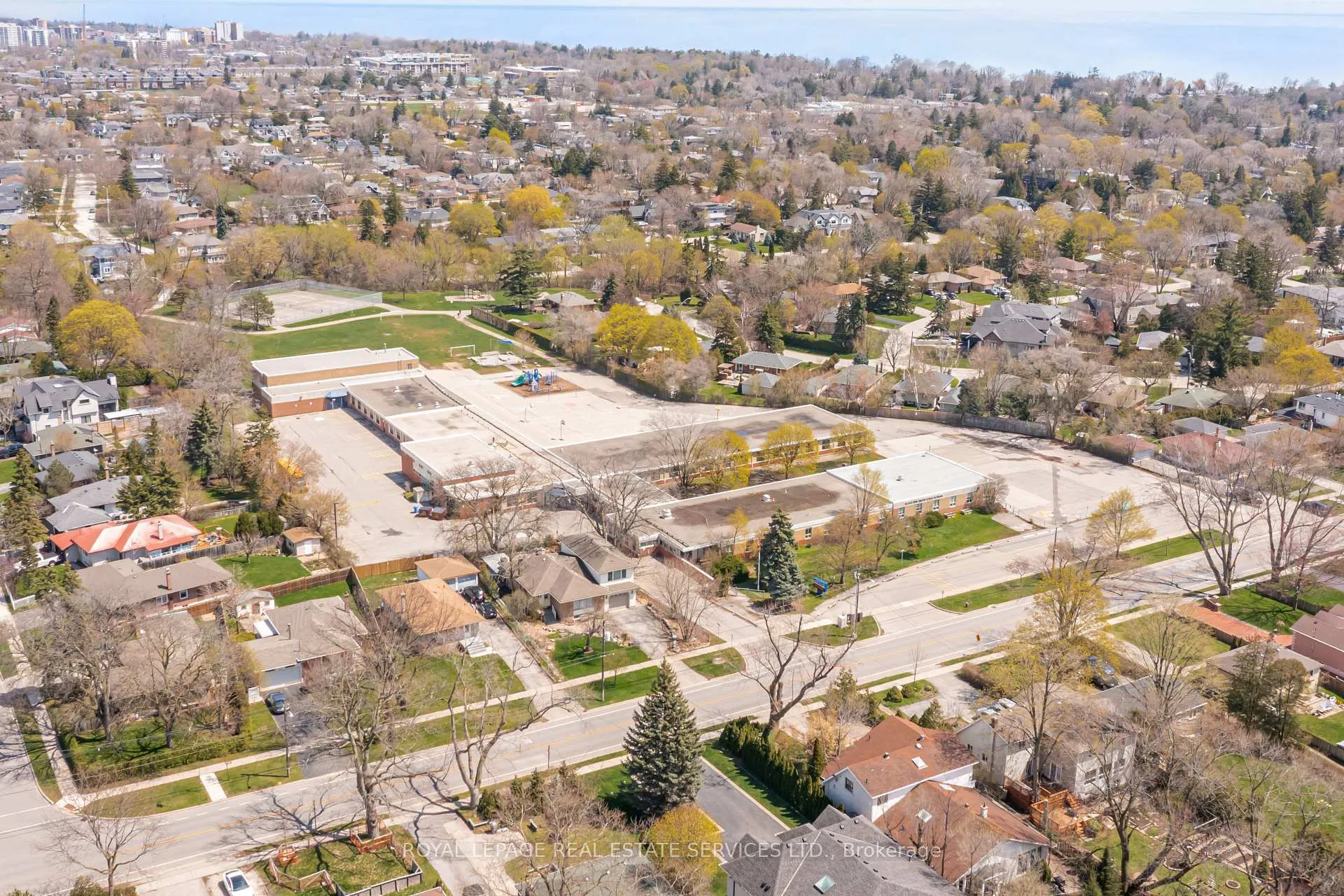 Photo 42 of 561 Maplehurst Avenue, Oakville, West — HOMEH