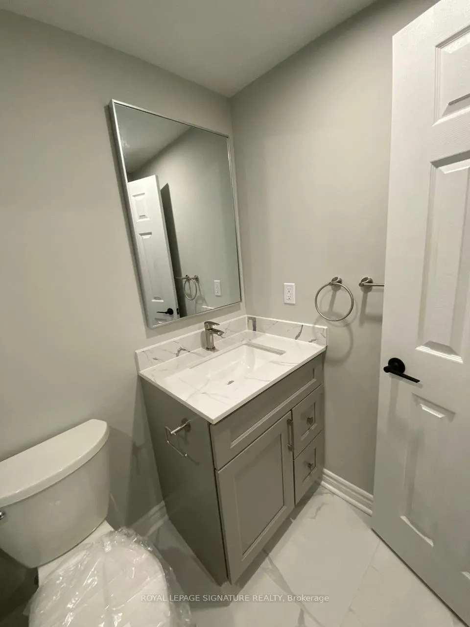 Photo 12 of 48 Homefield Square, Clarington, Courtice — HOMEH