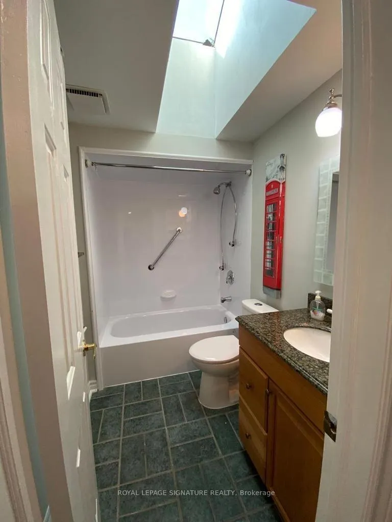 Photo 20 of 48 Homefield Square, Clarington, Courtice — HOMEH
