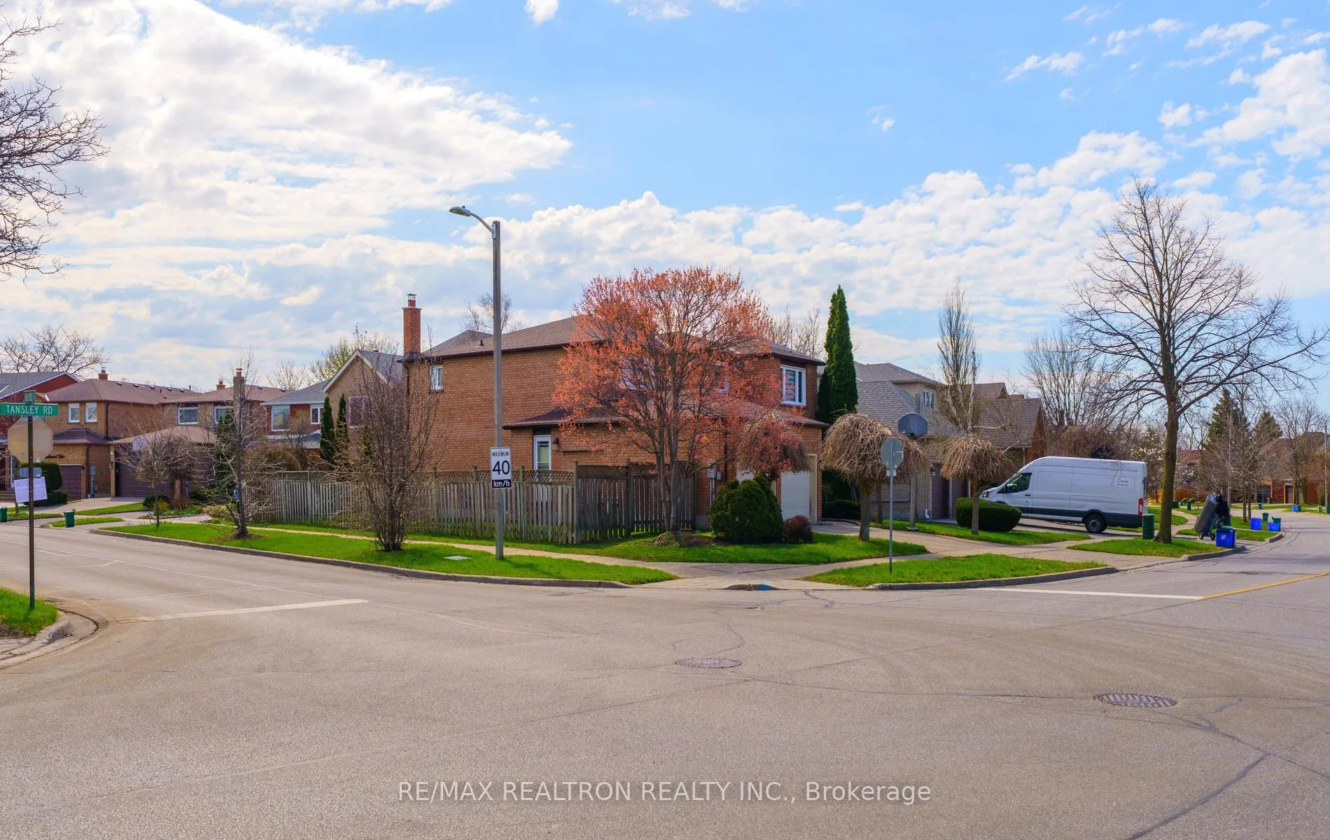 Photo 4 of 65 Tansley Road, Vaughan, Brownridge — HOMEH