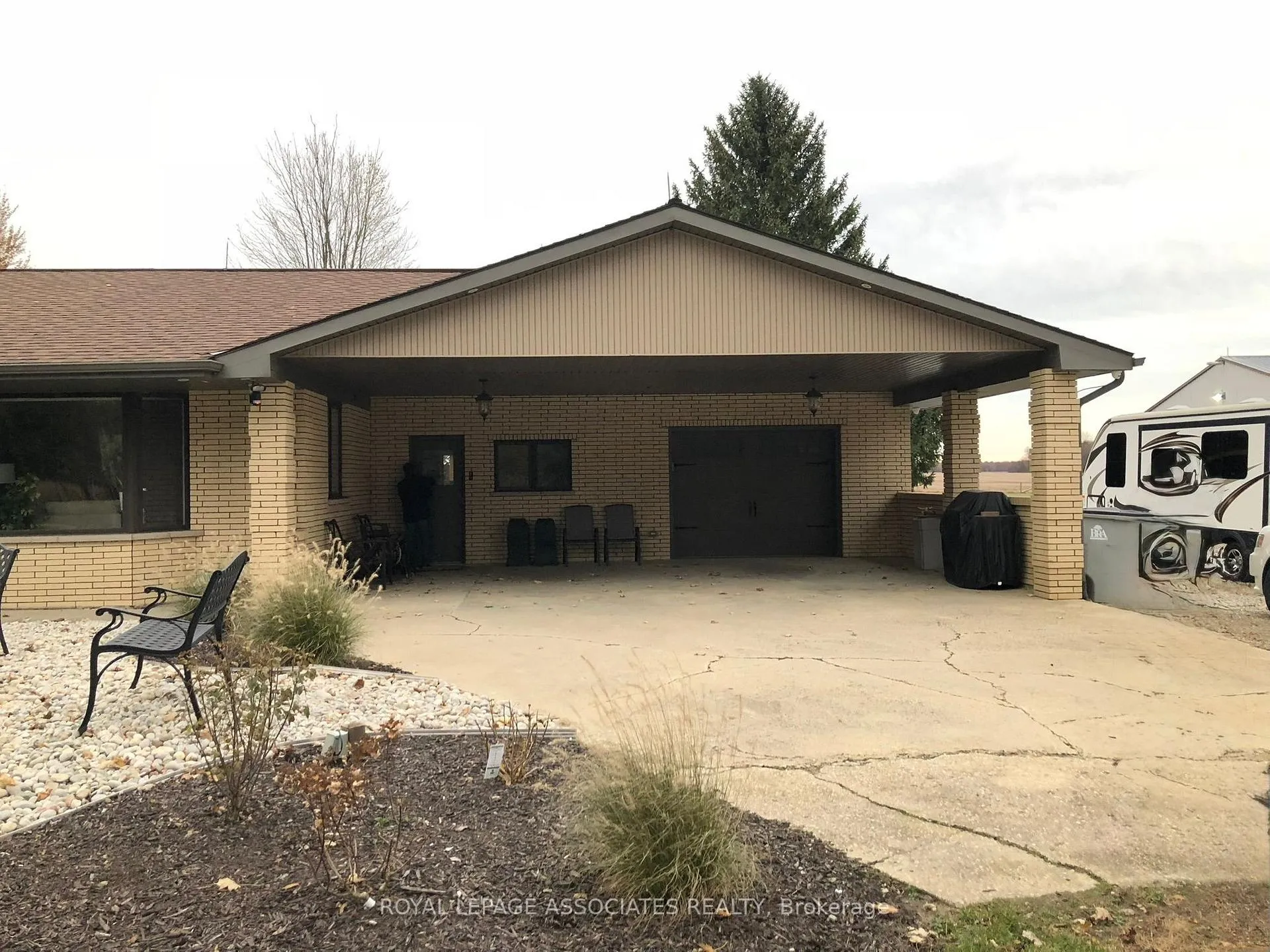 Photo 2 of 992 McCready Road, Dawn-Euphemia, Dawn Euphemia — HOMEH