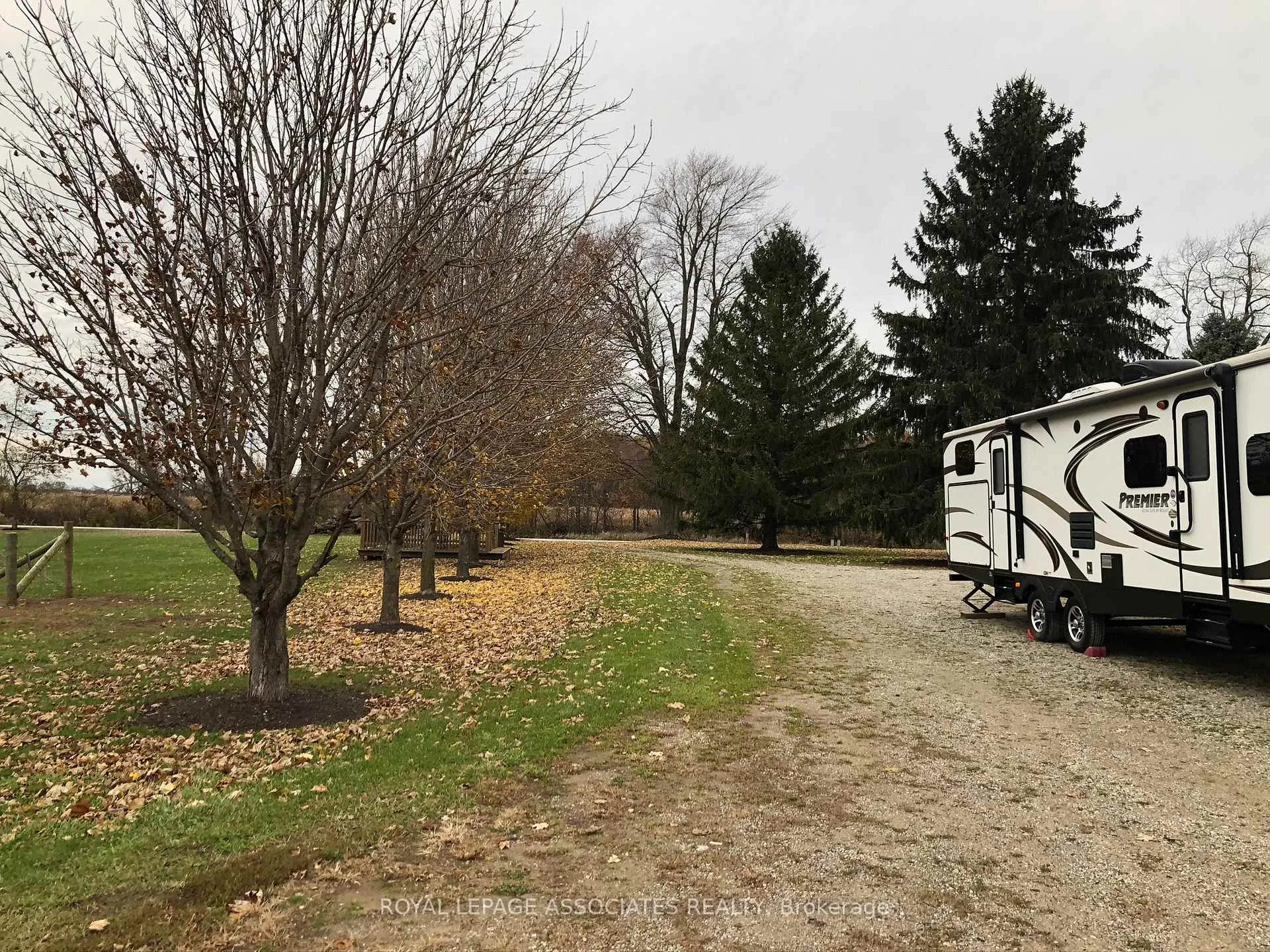 Photo 3 of 992 McCready Road, Dawn-Euphemia, Dawn Euphemia — HOMEH