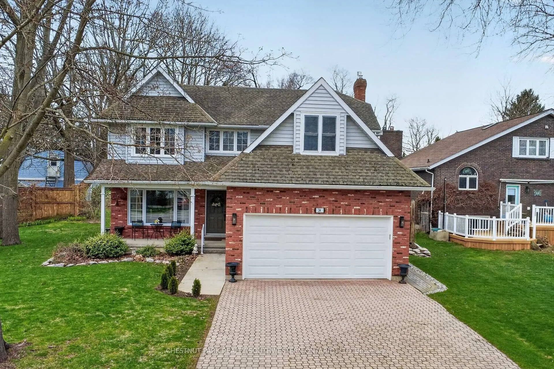 Front of 24 Lakeside Place E