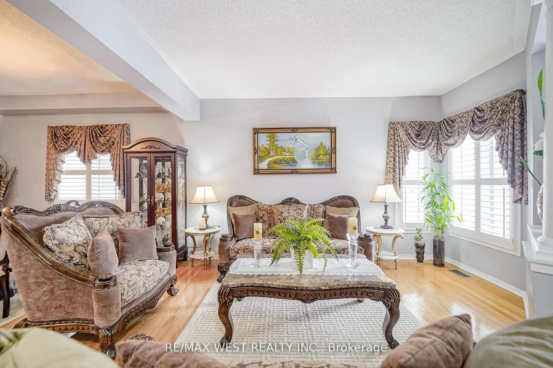 Photo 2 of 38 Bottlebrush Drive, Brampton, Sandringham-Wellington — HOMEH