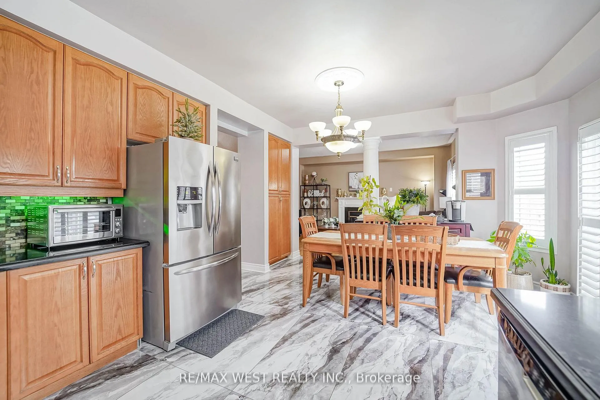 Photo 4 of 38 Bottlebrush Drive, Brampton, Sandringham-Wellington — HOMEH