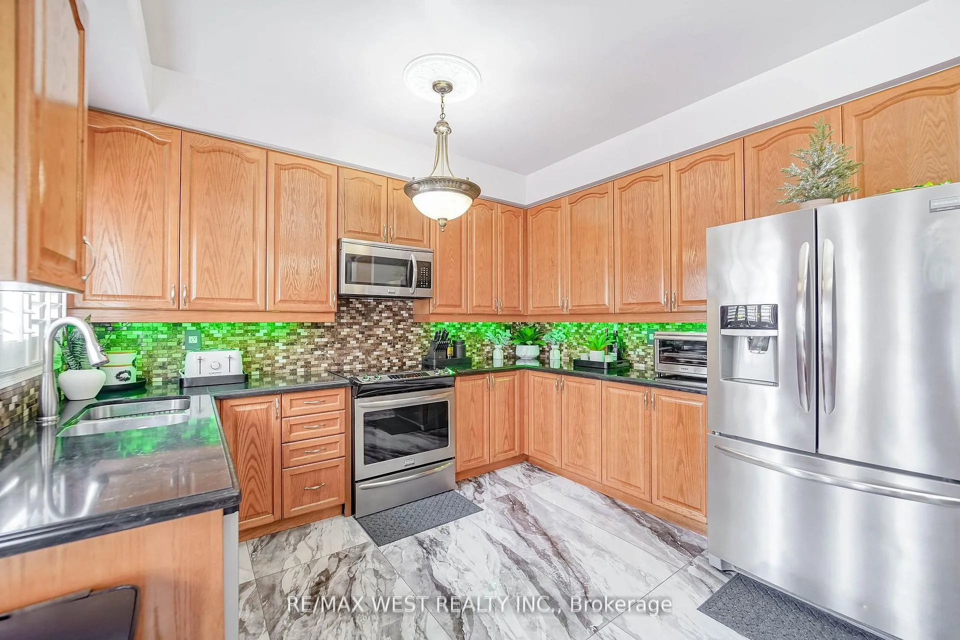 Photo 5 of 38 Bottlebrush Drive, Brampton, Sandringham-Wellington — HOMEH