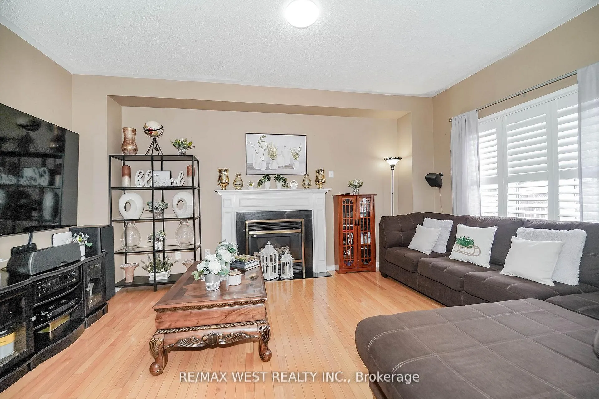 Photo 7 of 38 Bottlebrush Drive, Brampton, Sandringham-Wellington — HOMEH