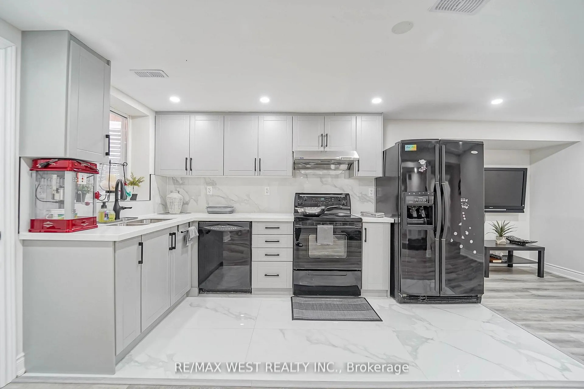 Photo 15 of 38 Bottlebrush Drive, Brampton, Sandringham-Wellington — HOMEH