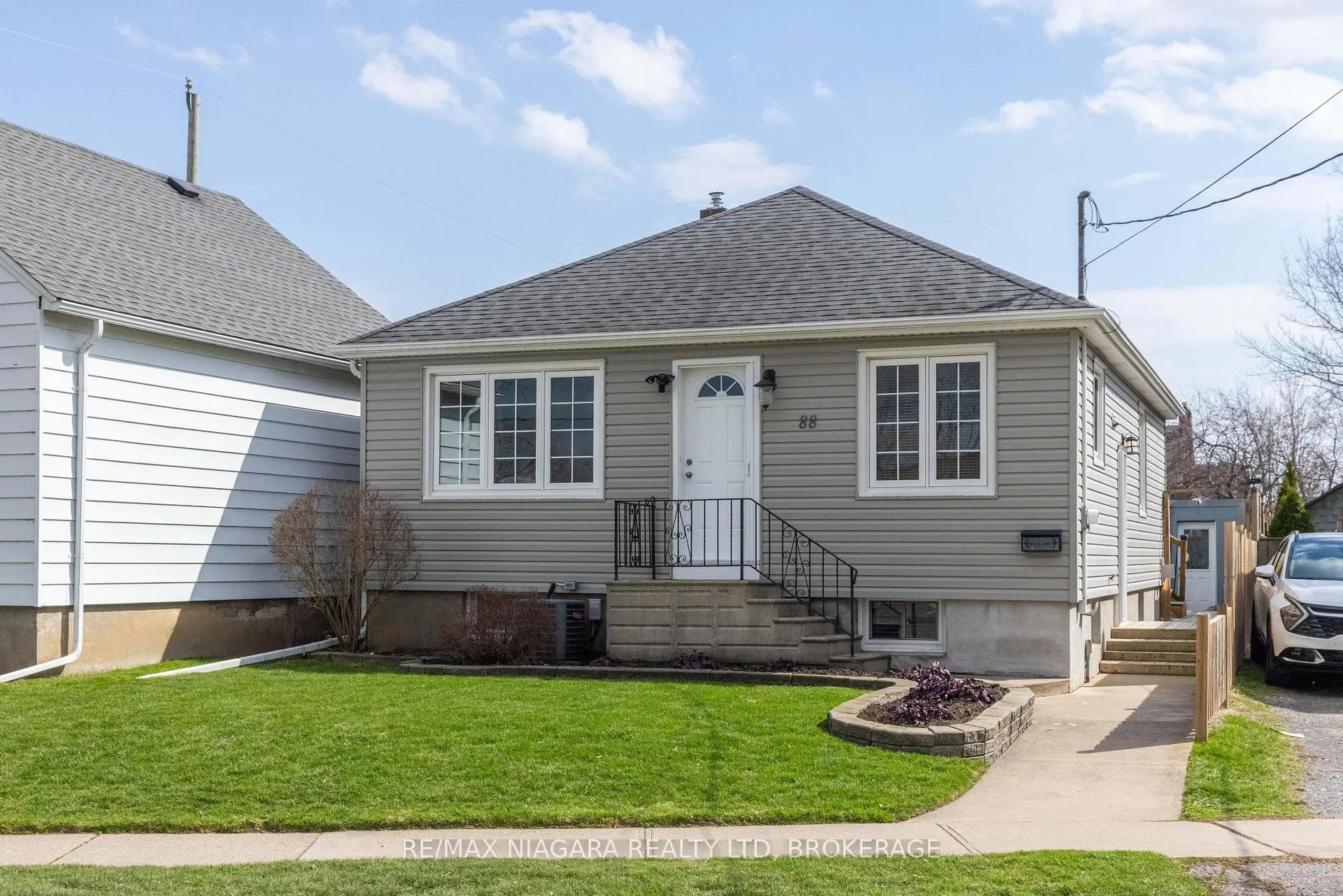 Photo 2 of 88 Garnet Street, St. Catharines, Facer — HOMEH