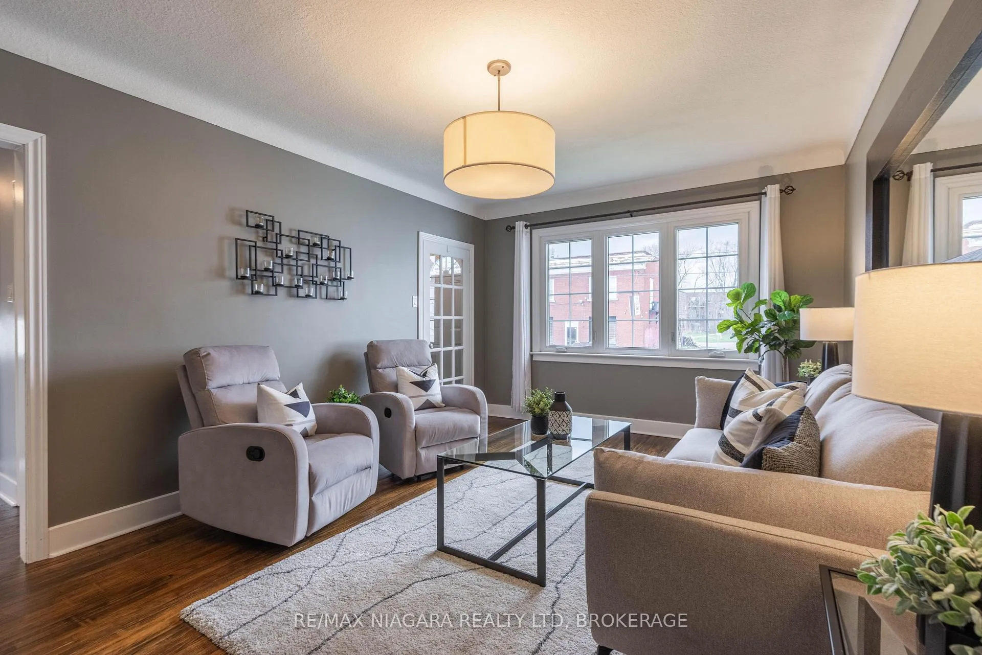 Photo 5 of 88 Garnet Street, St. Catharines, Facer — HOMEH