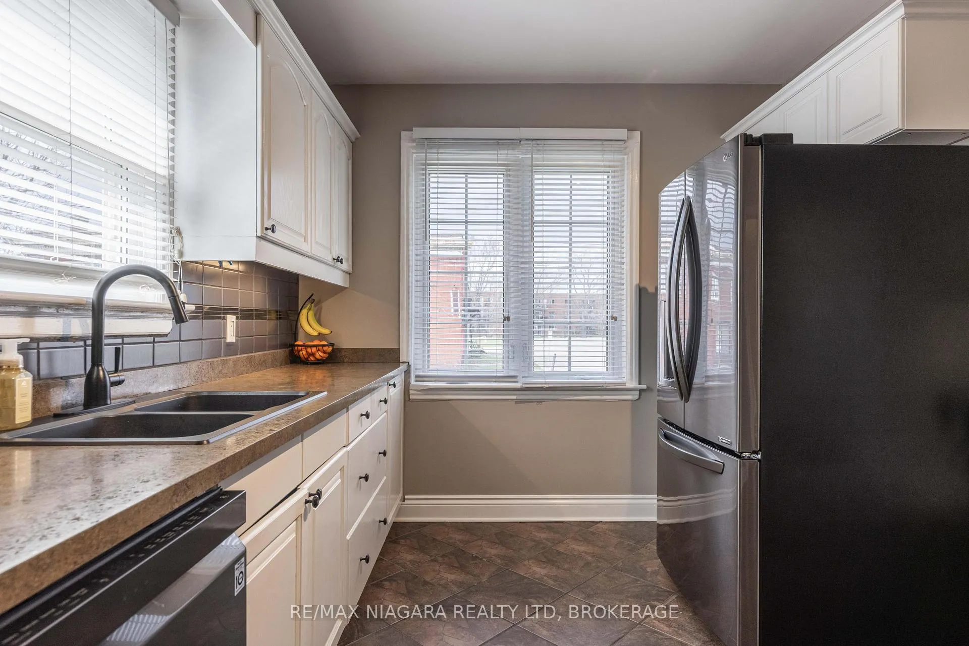 Photo 10 of 88 Garnet Street, St. Catharines, Facer — HOMEH