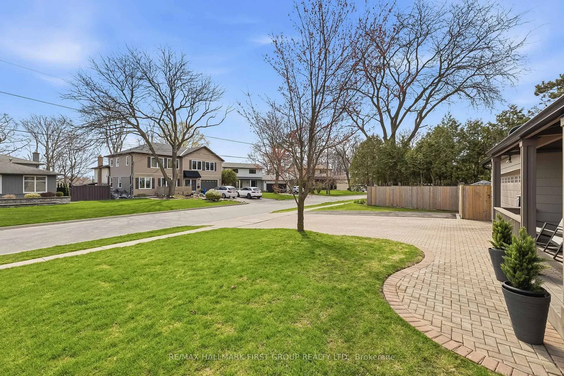 Photo 5 of 953 Vistula Drive, Pickering, West Shore — HOMEH