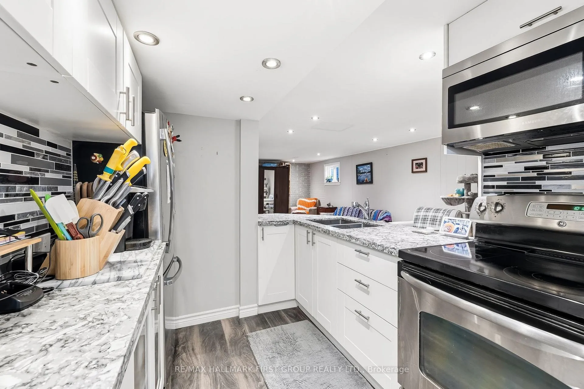 Photo 36 of 953 Vistula Drive, Pickering, West Shore — HOMEH