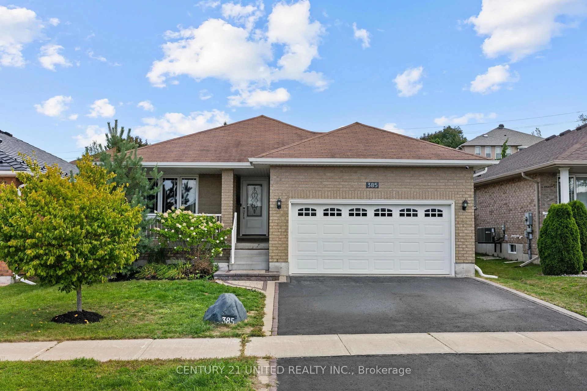 Photo of 385 Bianco Crescent