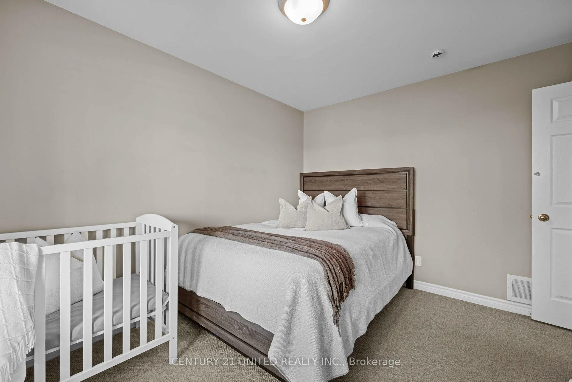 Photo 9 of 385 Bianco Crescent, Peterborough, Monaghan Ward 2 — HOMEH