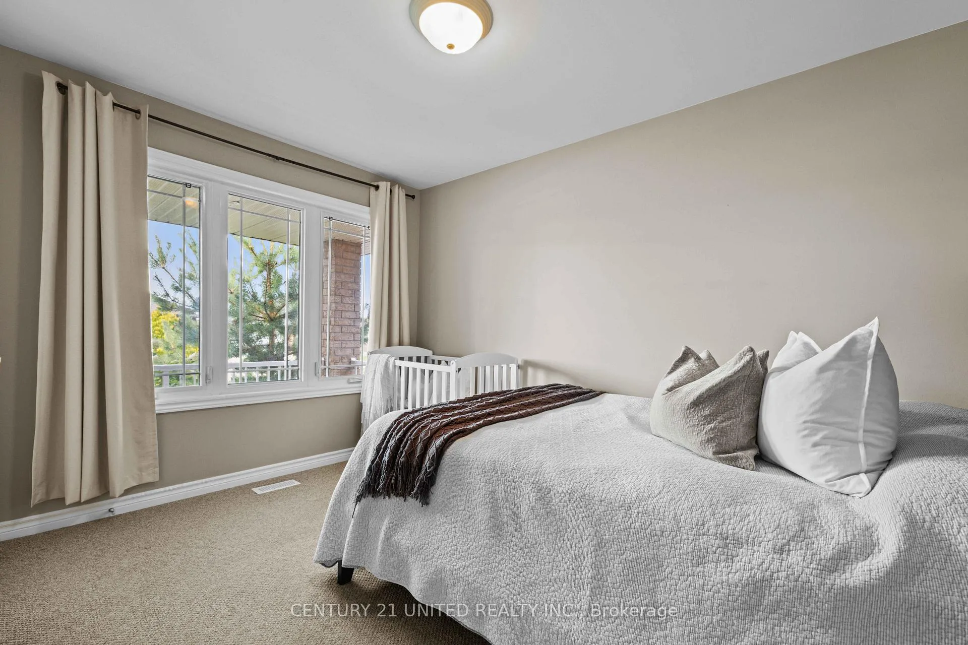 Photo 10 of 385 Bianco Crescent, Peterborough, Monaghan Ward 2 — HOMEH