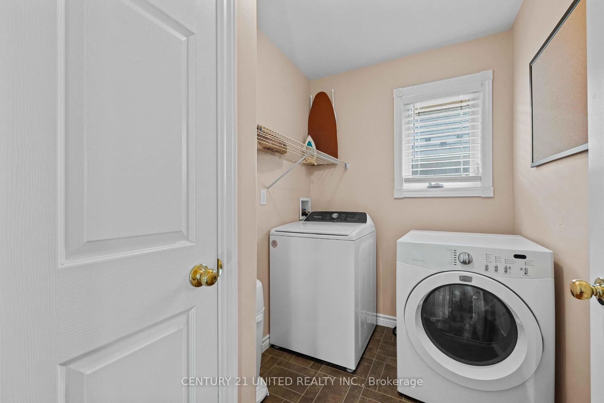 Photo 11 of 385 Bianco Crescent, Peterborough, Monaghan Ward 2 — HOMEH