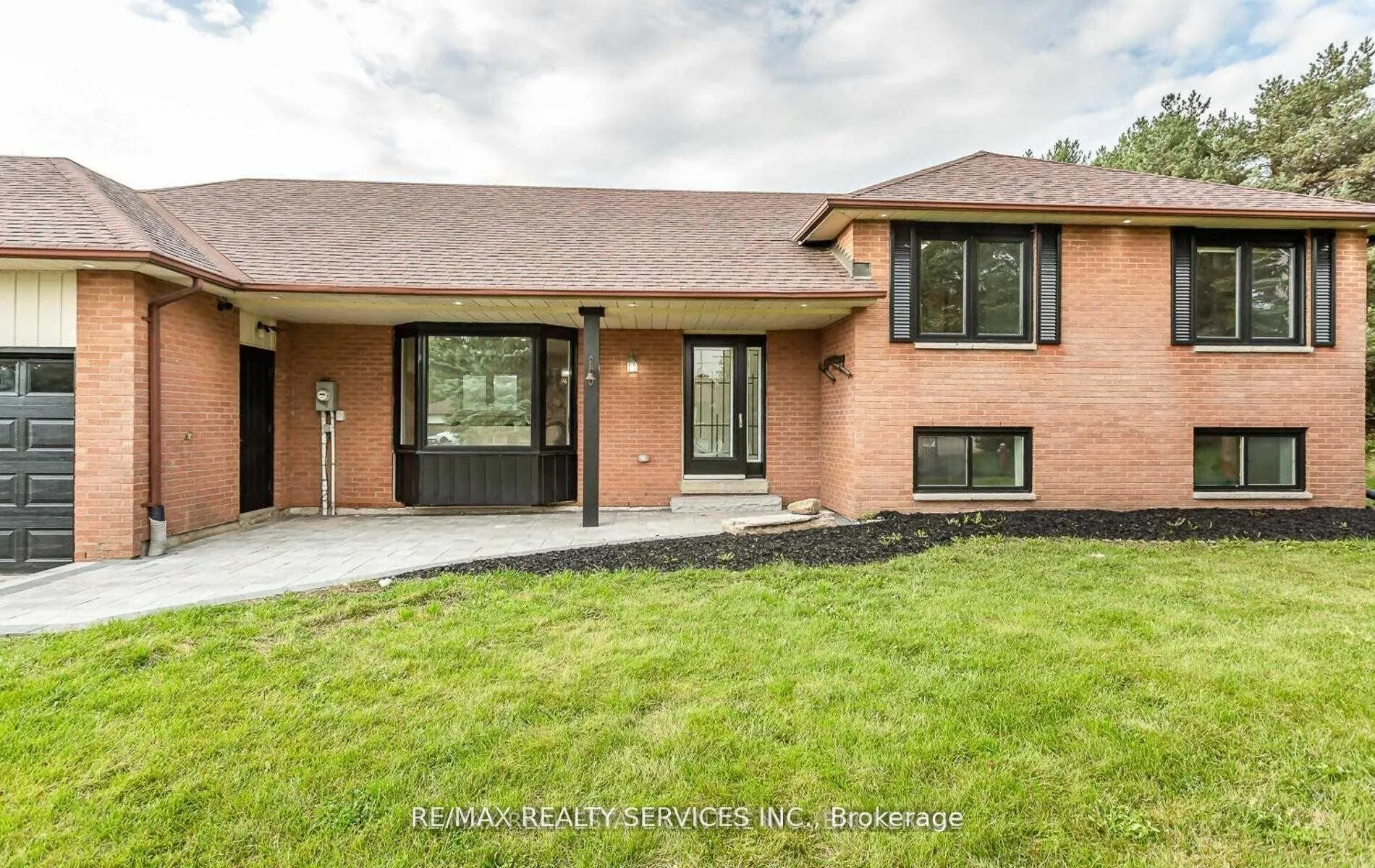 Photo 2 of 4 Blue Horizon Court, Caledon, Caledon Village — HOMEH