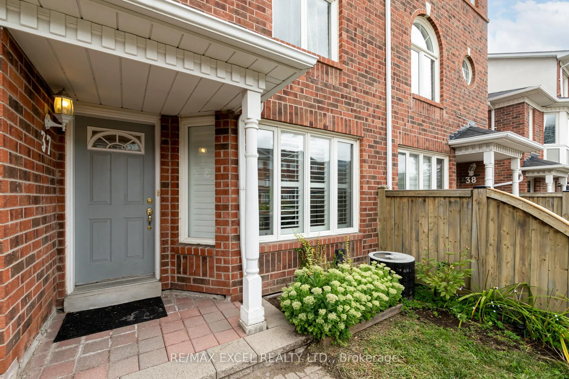 Photo 1 of Unit 37, 18 Clark Avenue W, Vaughan, Crestwood-Springfarm-Yorkhill — HOMEH