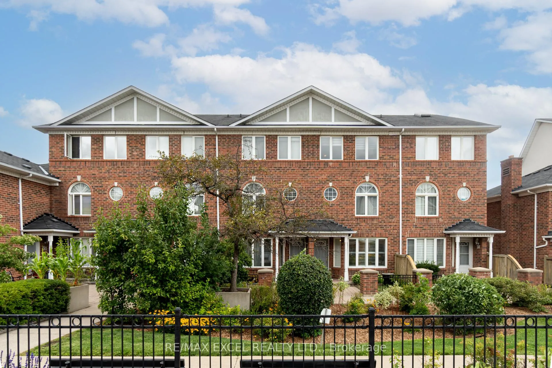 Photo 2 of Unit 37, 18 Clark Avenue W, Vaughan, Crestwood-Springfarm-Yorkhill — HOMEH