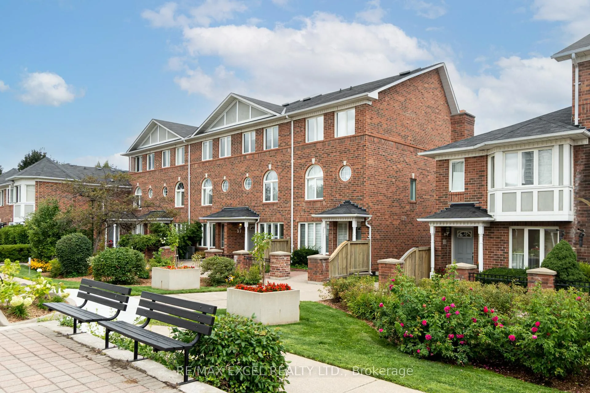 Photo 3 of Unit 37, 18 Clark Avenue W, Vaughan, Crestwood-Springfarm-Yorkhill — HOMEH