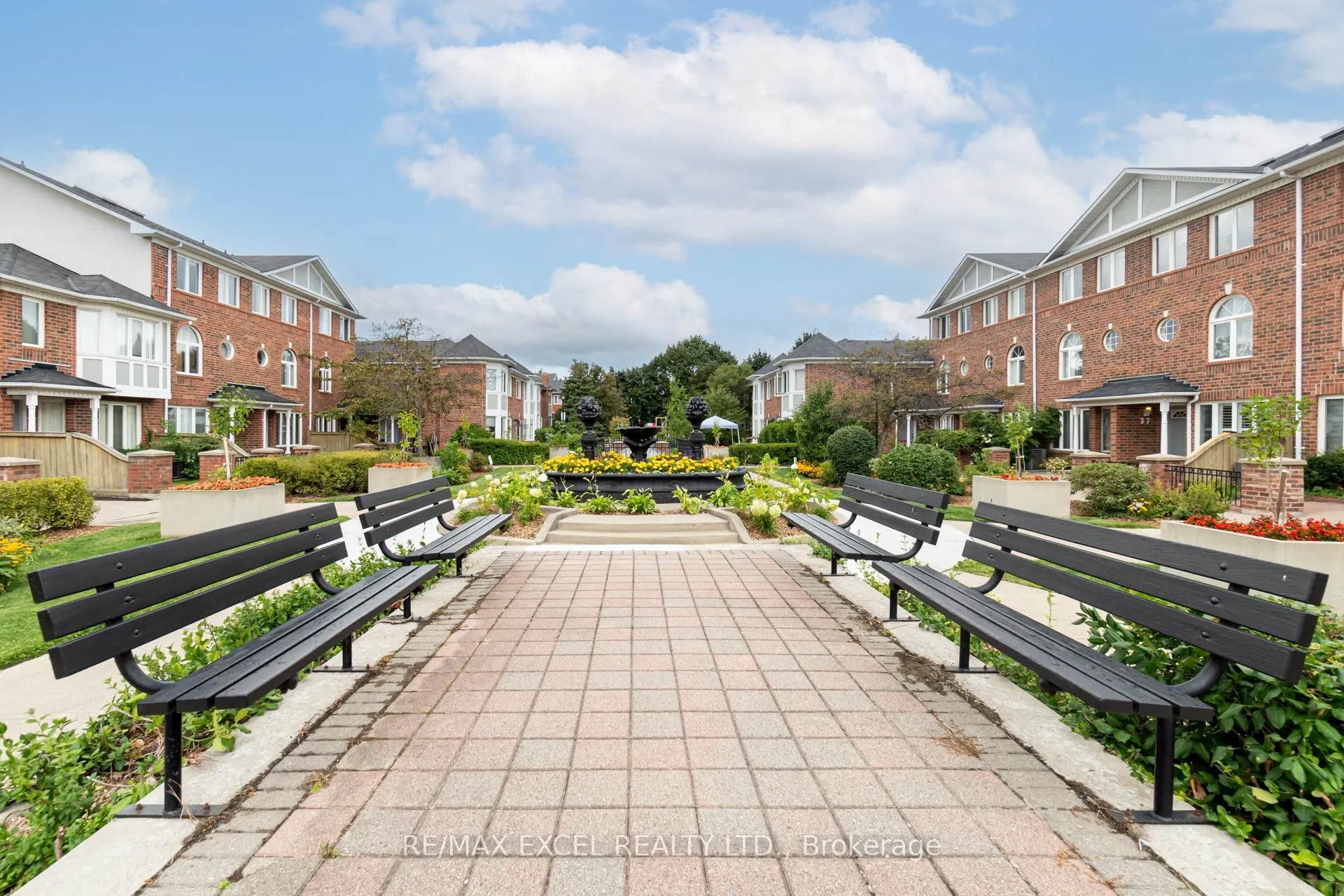 Photo 4 of Unit 37, 18 Clark Avenue W, Vaughan, Crestwood-Springfarm-Yorkhill — HOMEH