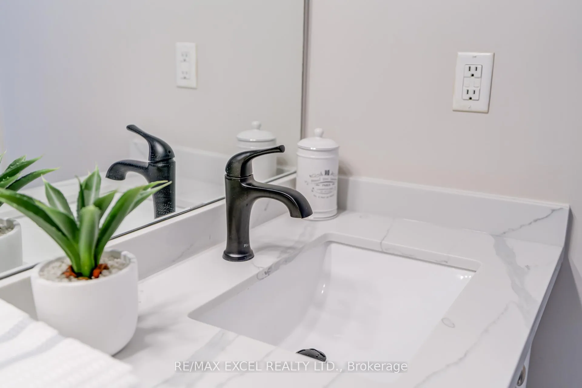 Photo 33 of Unit 37, 18 Clark Avenue W, Vaughan, Crestwood-Springfarm-Yorkhill — HOMEH