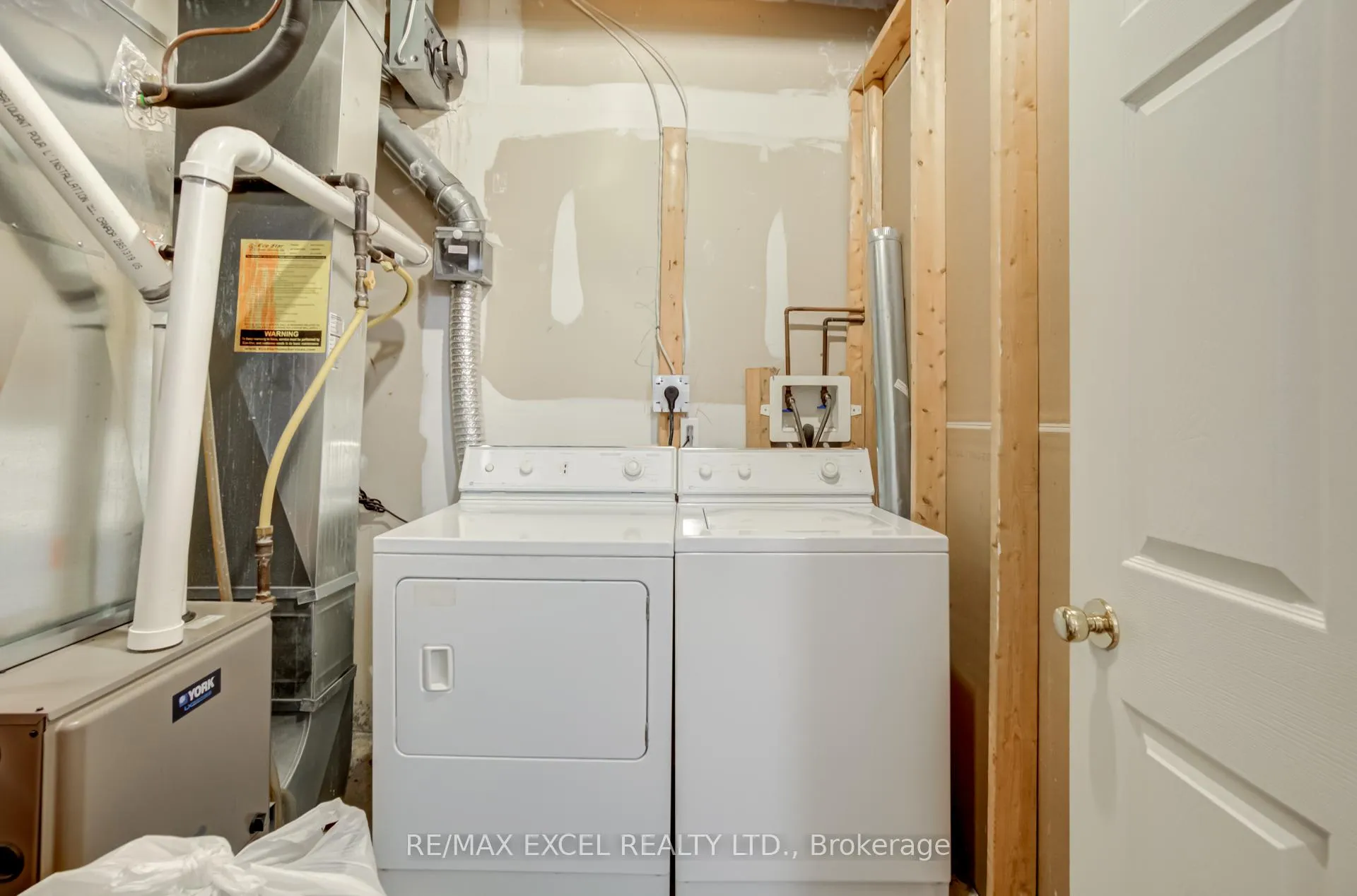 Photo 44 of Unit 37, 18 Clark Avenue W, Vaughan, Crestwood-Springfarm-Yorkhill — HOMEH