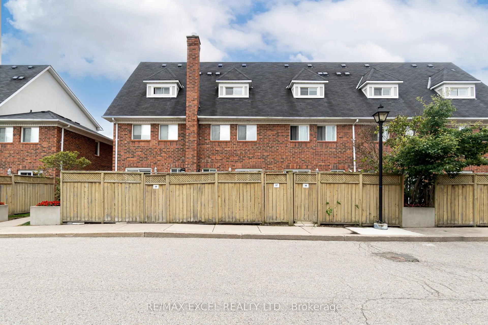 Photo 47 of Unit 37, 18 Clark Avenue W, Vaughan, Crestwood-Springfarm-Yorkhill — HOMEH