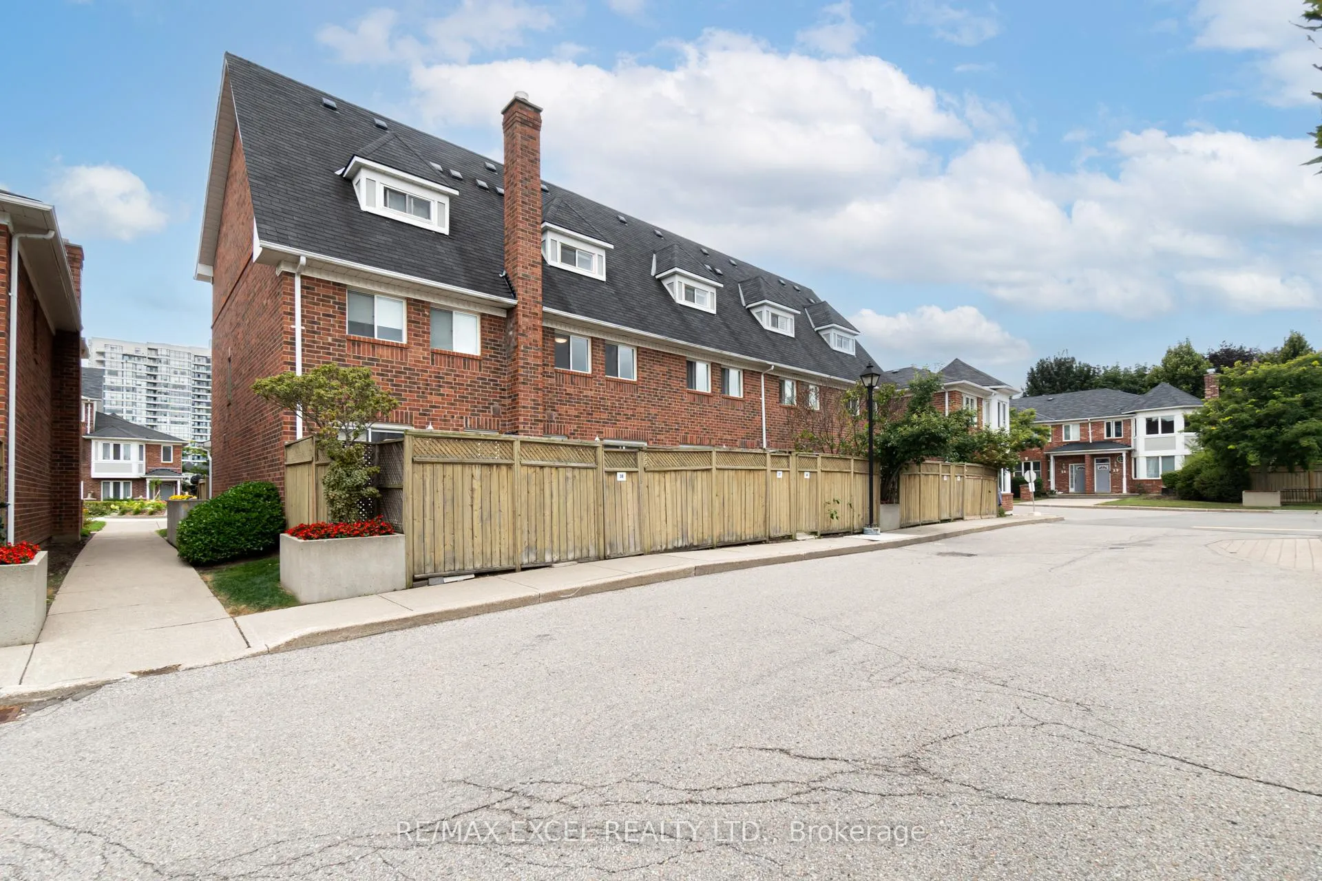 Photo 48 of Unit 37, 18 Clark Avenue W, Vaughan, Crestwood-Springfarm-Yorkhill — HOMEH