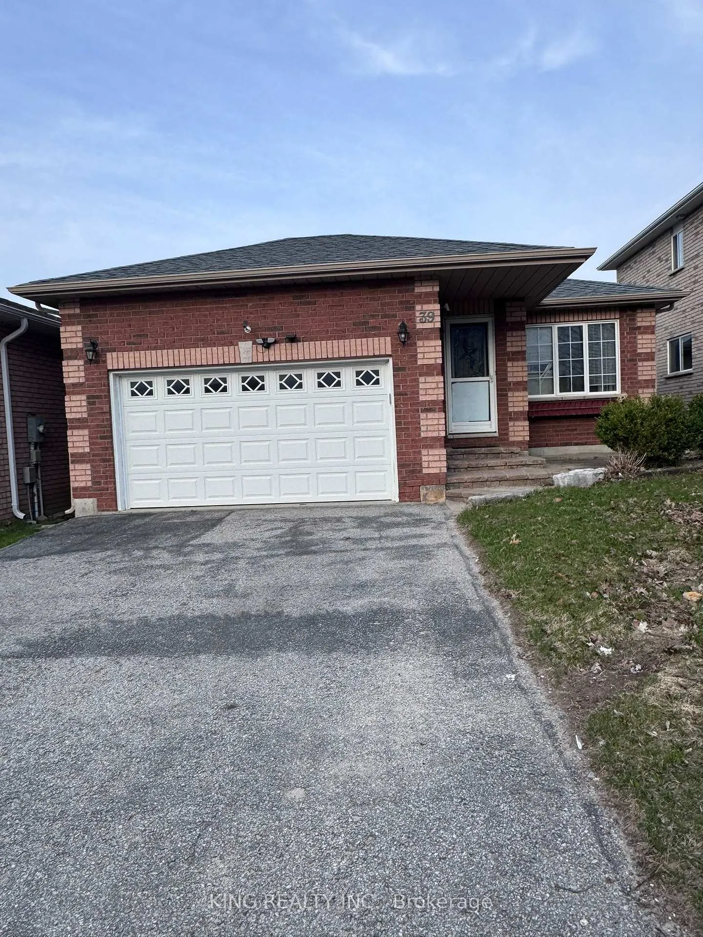 Photo 1 of Unit Upper Level, 39 Red Oak Drive, Barrie, Holly — HOMEH