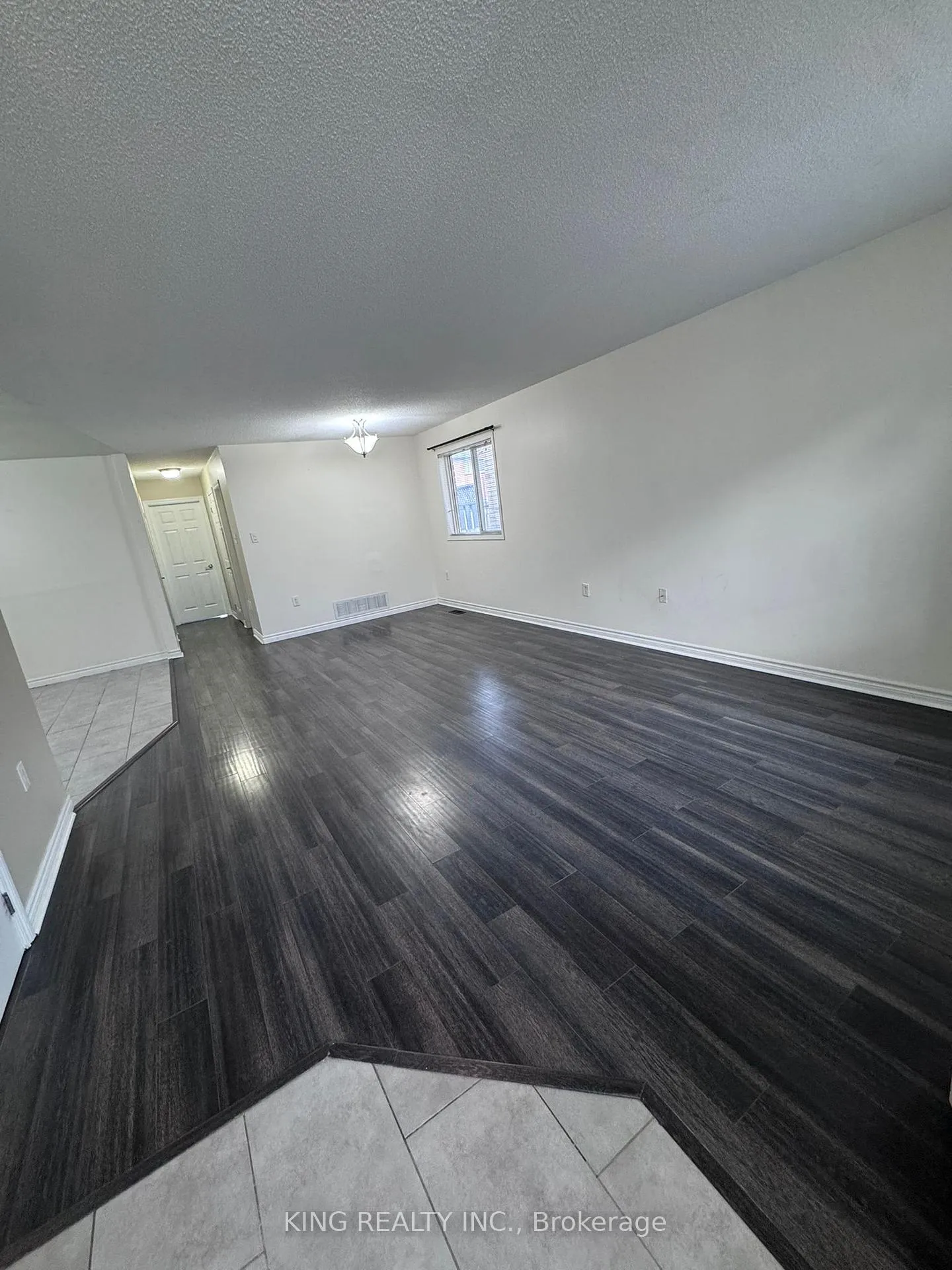 Photo 4 of Unit Upper Level, 39 Red Oak Drive, Barrie, Holly — HOMEH