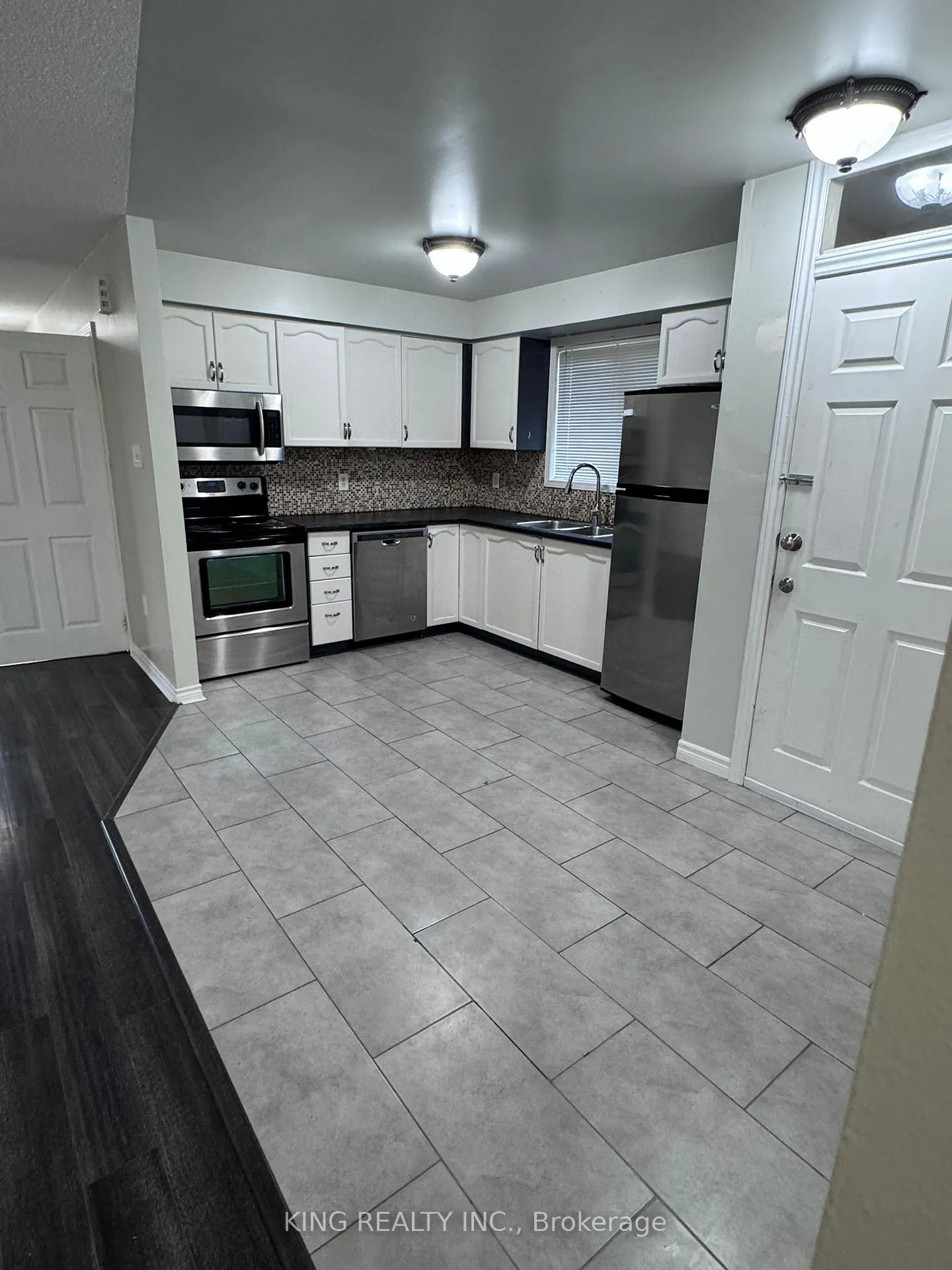 Photo 6 of Unit Upper Level, 39 Red Oak Drive, Barrie, Holly — HOMEH